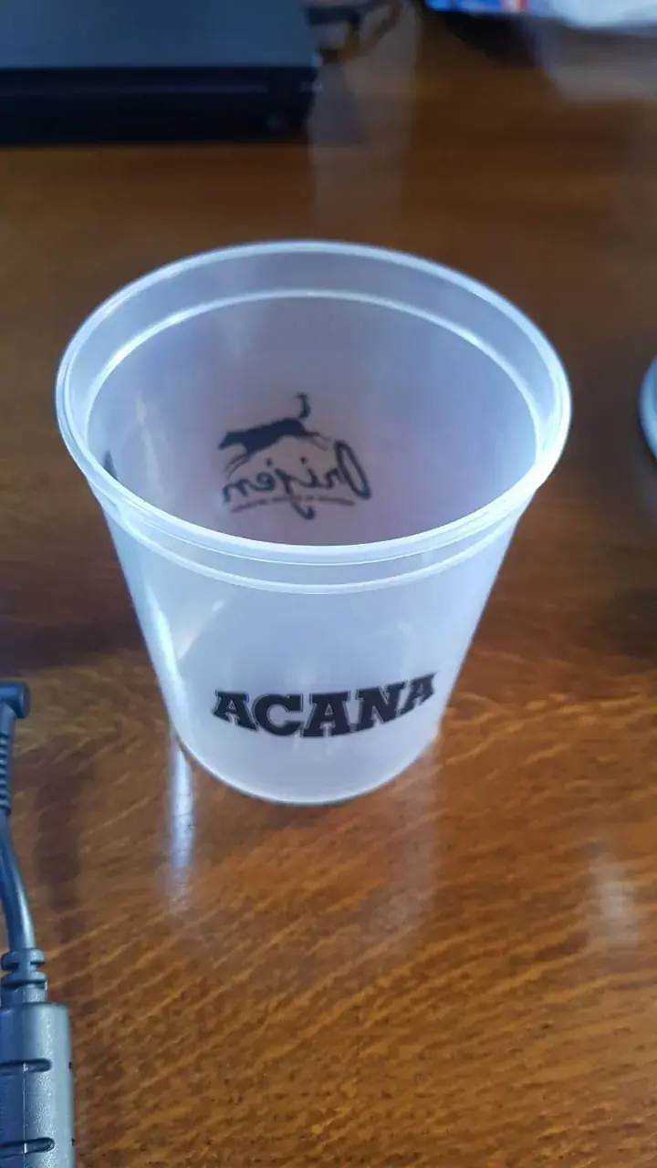 Vaso plástico con marca impresa, trabajo GRAFITEX